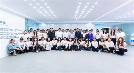 把课堂搬到上市企业，福工商人工智能学院实战育人见真章!